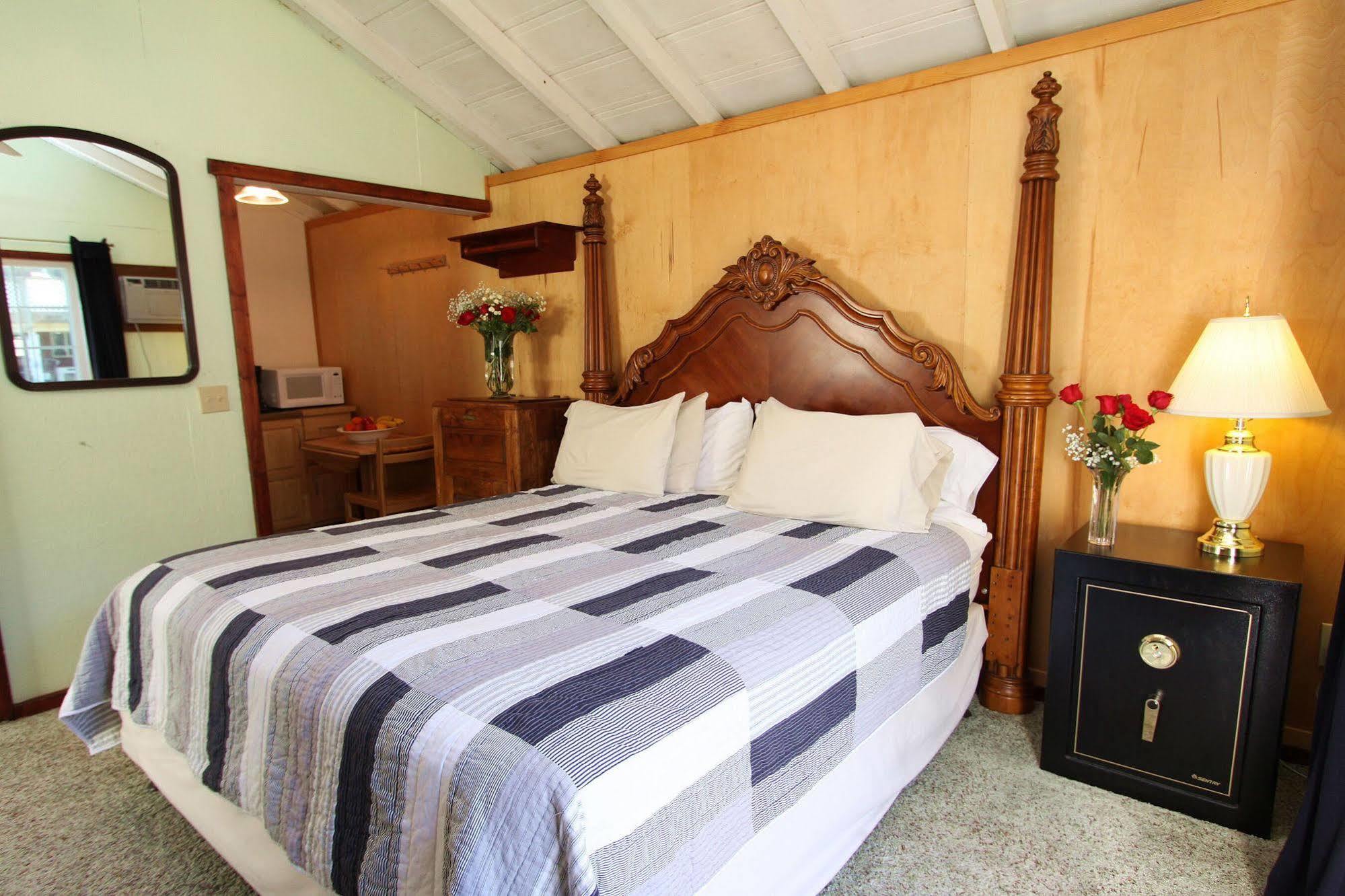 The Woods Hotel - Gay Lgbtq Cabins Guerneville Exterior foto